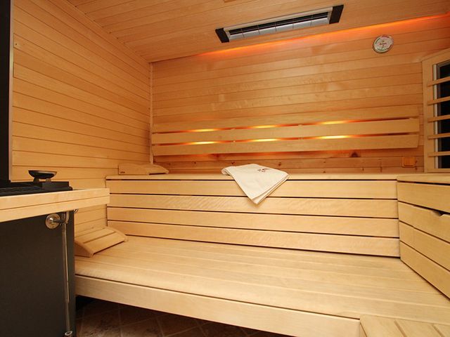 Farblicht Sauna im Appartment Steiner Leogang Salz