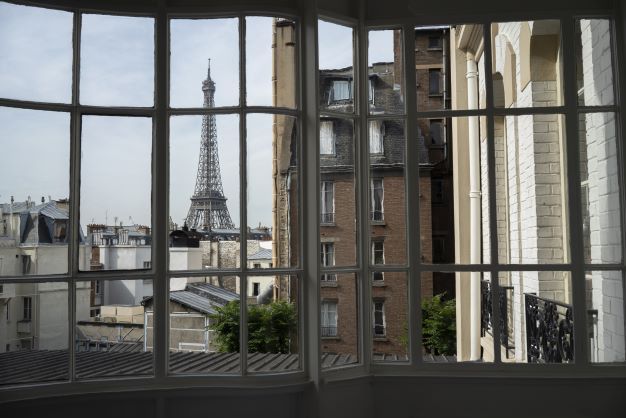Luxusappartement mit Blick auf den Eiffelturm
